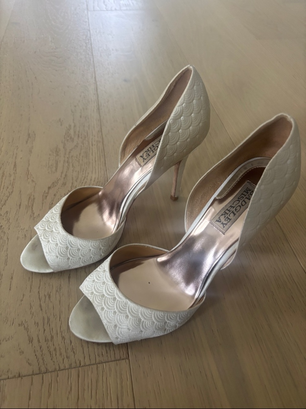 Badgley Mischka Cream Scalloped Peep-Toe Stilettos
